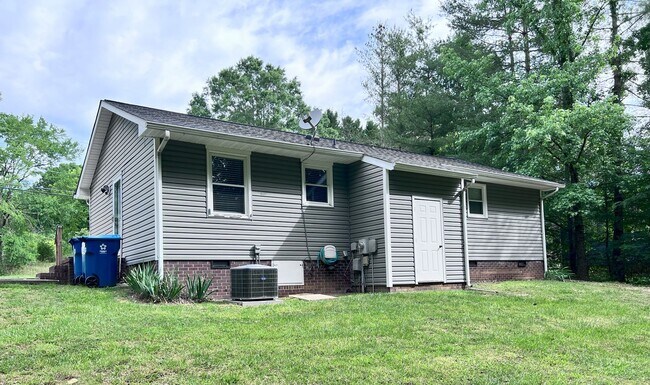 Building Photo - FOR RENT DAVIE COUNTY!!