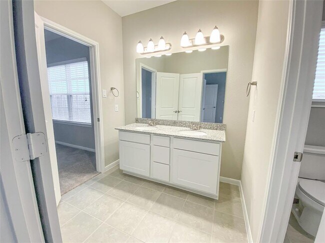 Building Photo - 9828 North Lakeview Mist Ct