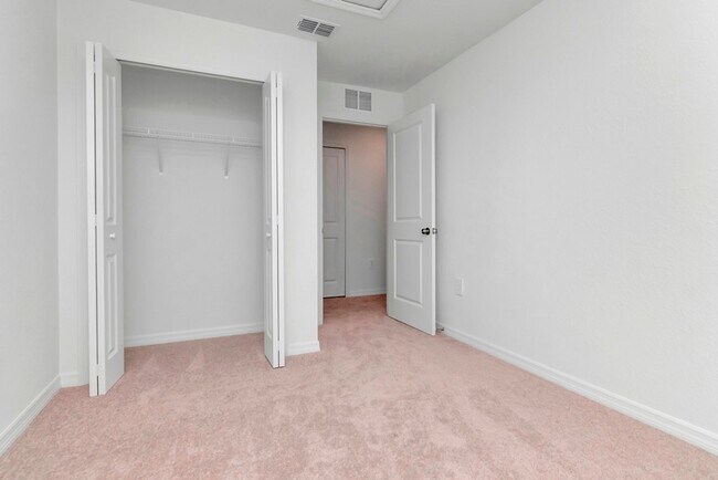 Building Photo - Brand-New 3BR/2.5BA Townhome in Lakewood Ranch — Internet, Trash & Lawn Care Included