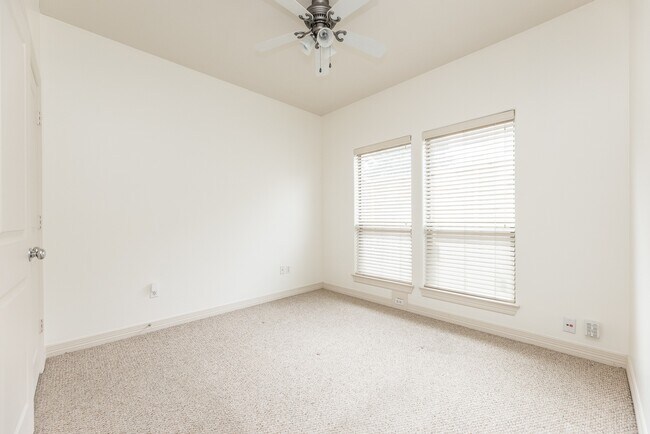 Building Photo - 3898 Center St