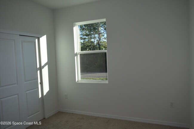 Building Photo - 717 Spoonbill St