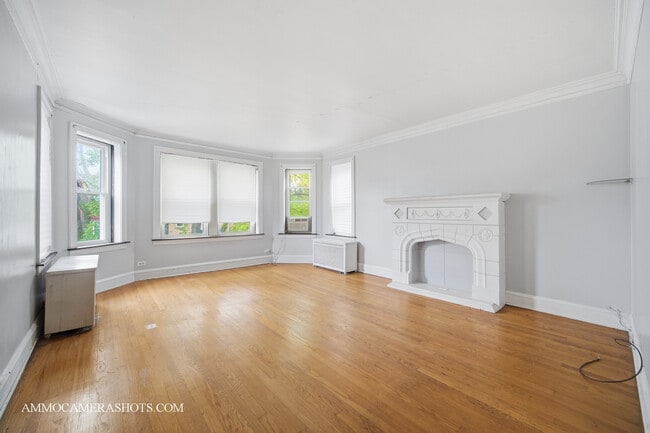 Building Photo - 2045 W Farragut Ave