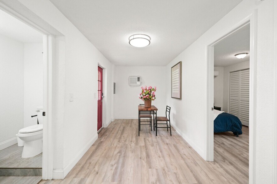 Building Photo - 6878 Lenox Ave