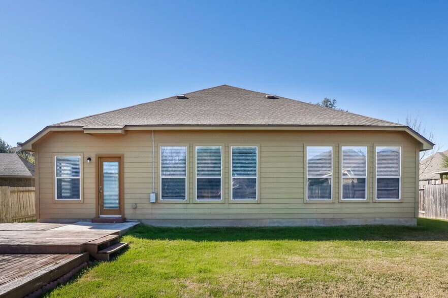 Building Photo - 3039 Hidden Meadow