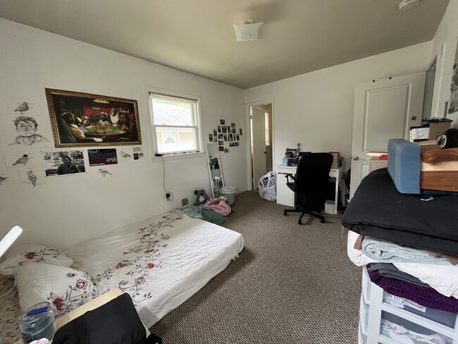 upstairs bedroom 2 (has attached half bathroom) - 8711 36th Ave