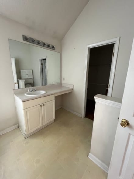 Building Photo - 5420 Sapphire Cir