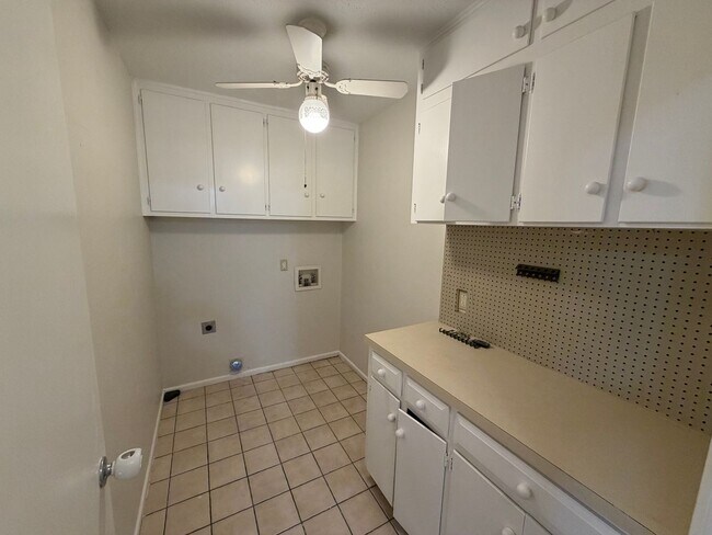 Building Photo - Fab 4 bed 2 bath 2 garage