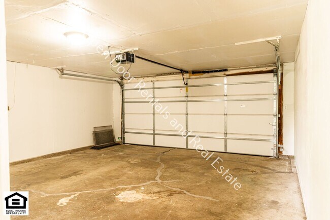 Building Photo - $200 off first months rent! 4 bedroom home...