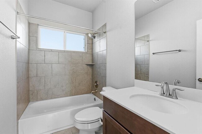 Building Photo - 1912 Dinsdale Ln