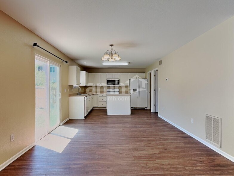 Building Photo - 1135 Legend Oak Dr