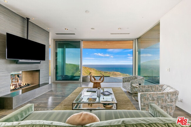 Building Photo - 21766 Azurelee Dr