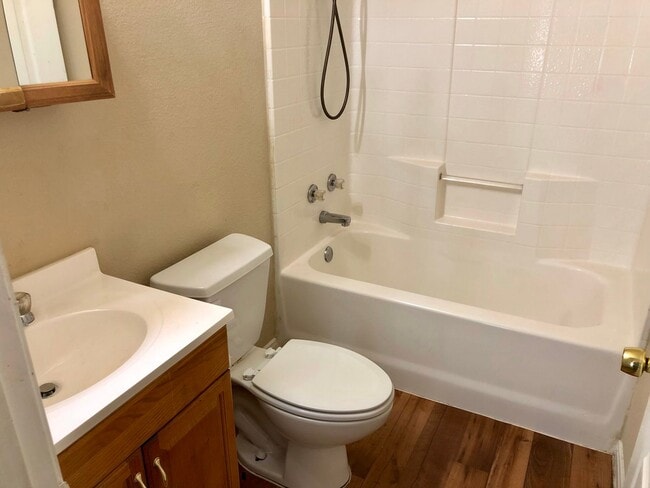 Building Photo - 3bd/2ba Attached Home
