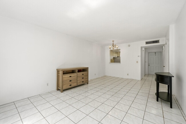Building Photo - 1333 E Hallandale Beach Blvd