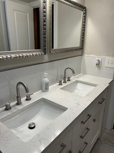 Primary Photo - 9100 W Mount Dr