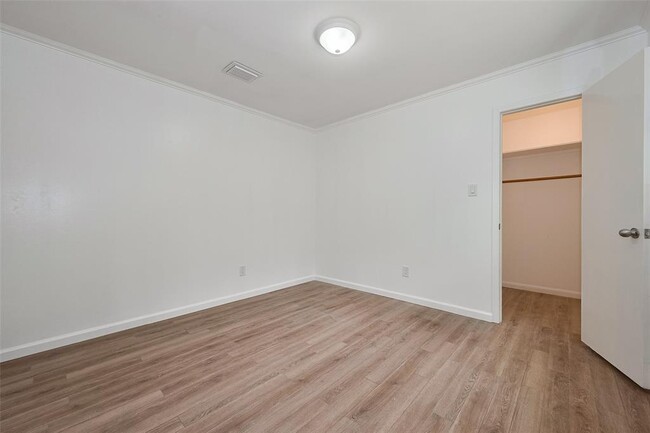 Building Photo - 25303 Lynbriar Ln