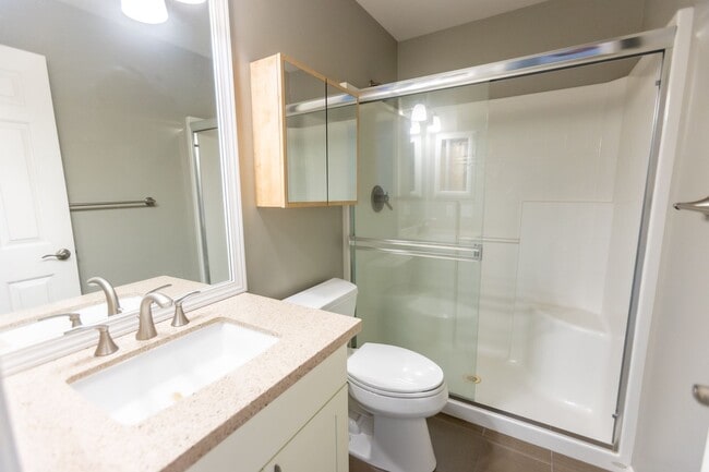 Building Photo - Beautiful 2 Bed 2.5 Bath Townhome in Kent