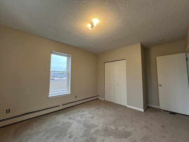 Building Photo - 19 Divinity St