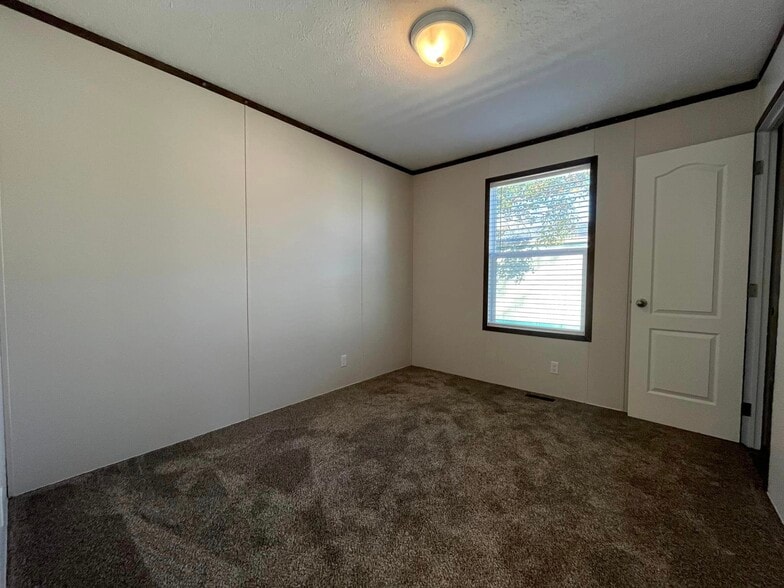 Building Photo - 1319 W Plum St