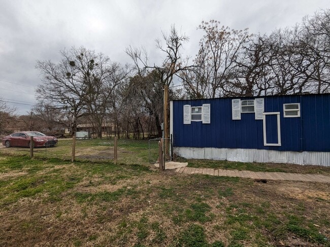 Building Photo - 904 Quail Run