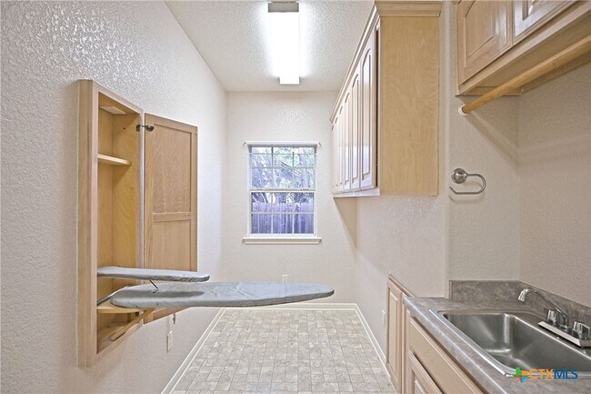 Building Photo - 2725 Diamond Trail