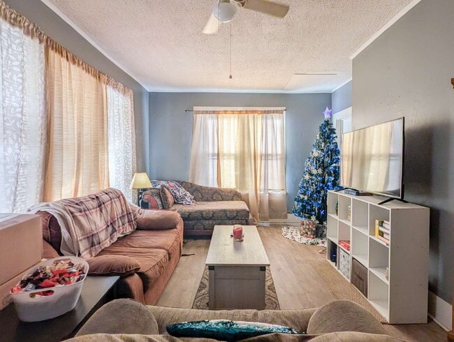 Building Photo - 309 Elm St