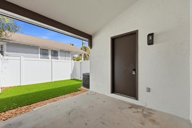 Building Photo - 1331 Cedar St