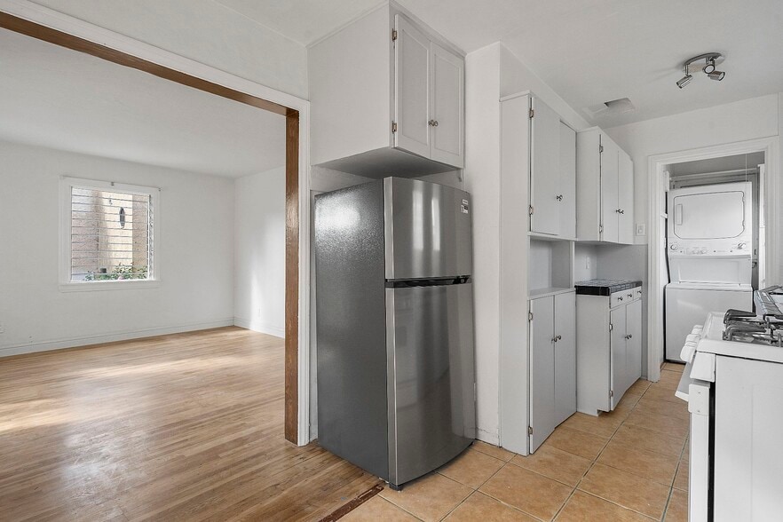 Building Photo - 4044 Huron Ave