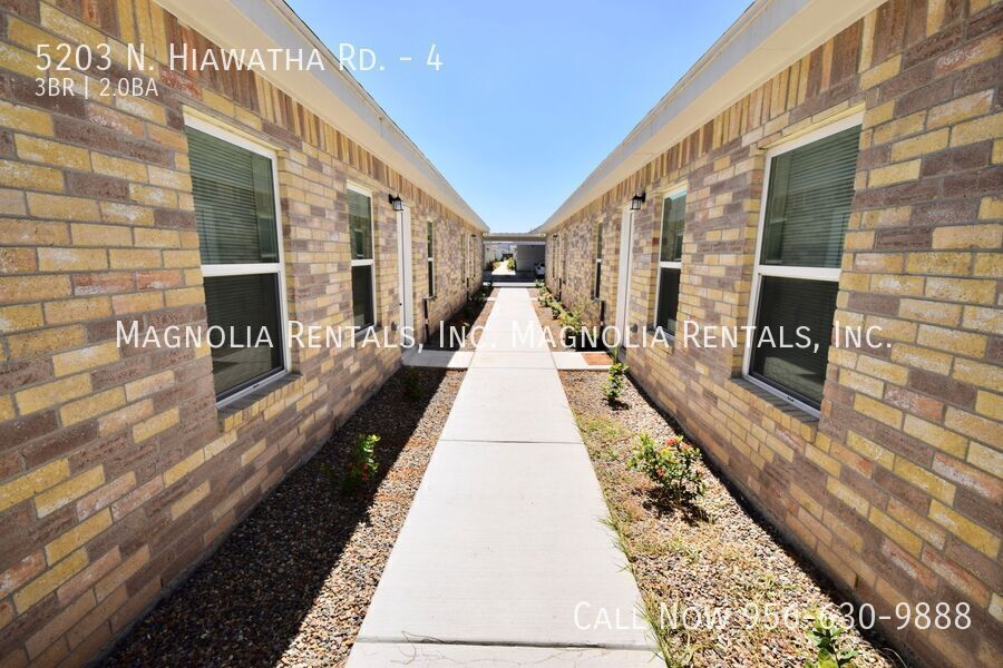 Building Photo - 5203 N Hiawatha Dr