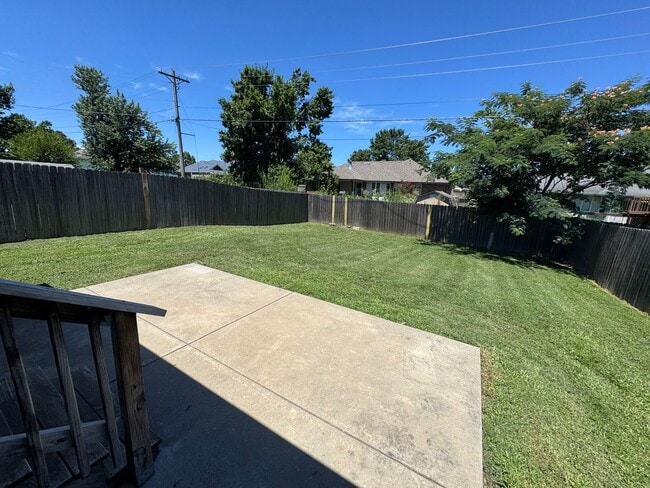 Building Photo - BEAUTIFUL PATIO  HOME IN NIXA