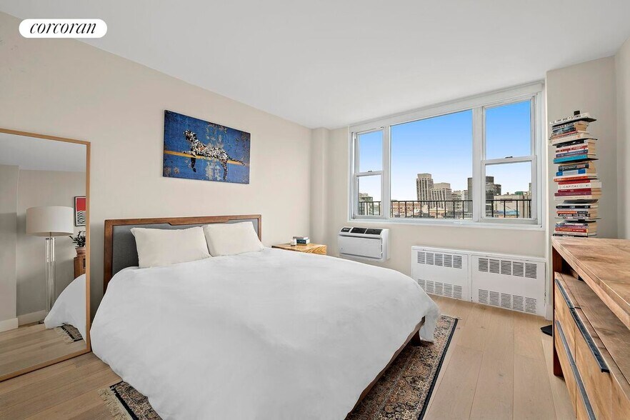 Building Photo - 61 Jane St