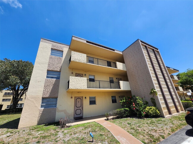 Building Photo - 301 Cambridge Rd