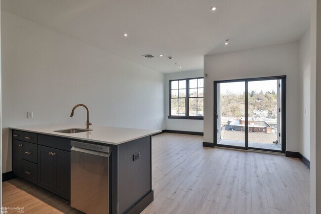 Primary Photo - Studio Apartment at Watermark in Downtown ...