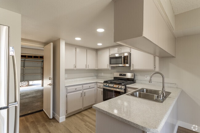 3BR, 3BA - 1,298 SF - Cero Townhomes