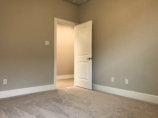 Building Photo - BEAUTIFUL HOME IN TERAVISTA