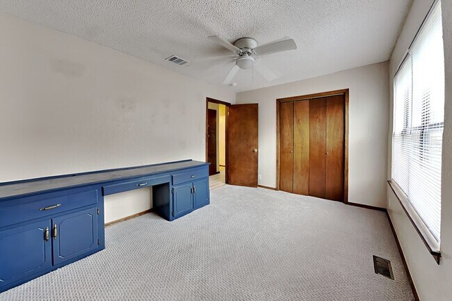 Building Photo - 2200 Sandy Creek Trail