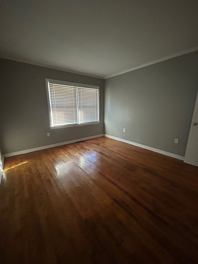 Building Photo - Beautiful updated 4 Bedroom, 3 Bath Ranch ...