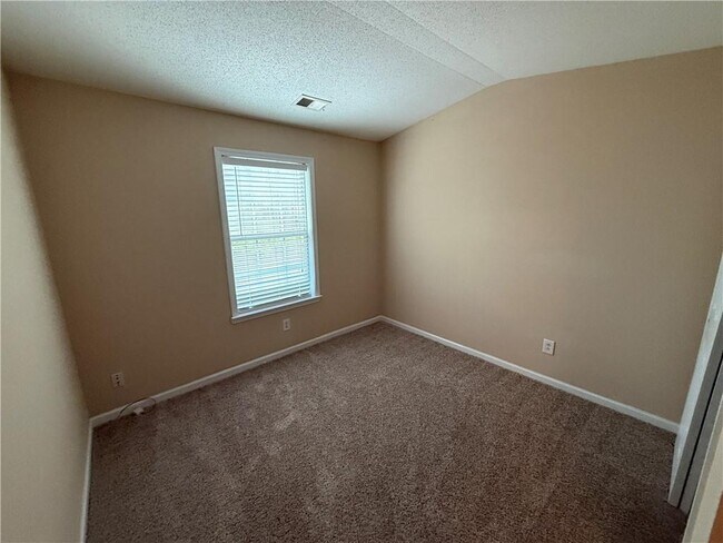 Building Photo - 161 Riverstone Commons Cir