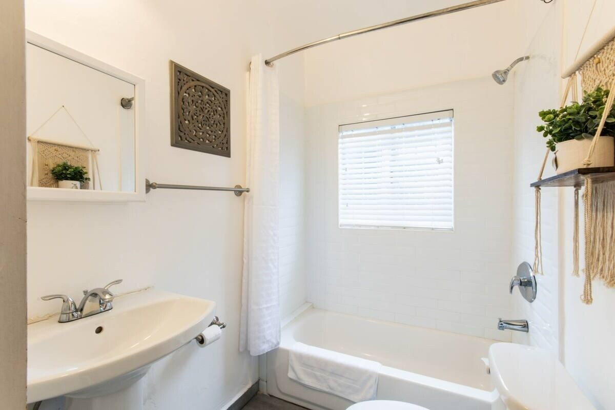 Building Photo - 1806 Washington Way