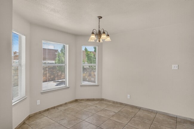 Building Photo - 608 Cactus Creek Pl