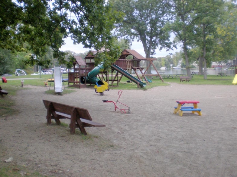 Building Photo - 3799 Fieldview Ave