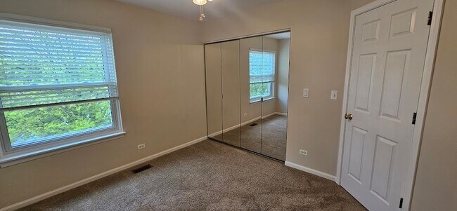 Building Photo - 450 Rosewood Crossing