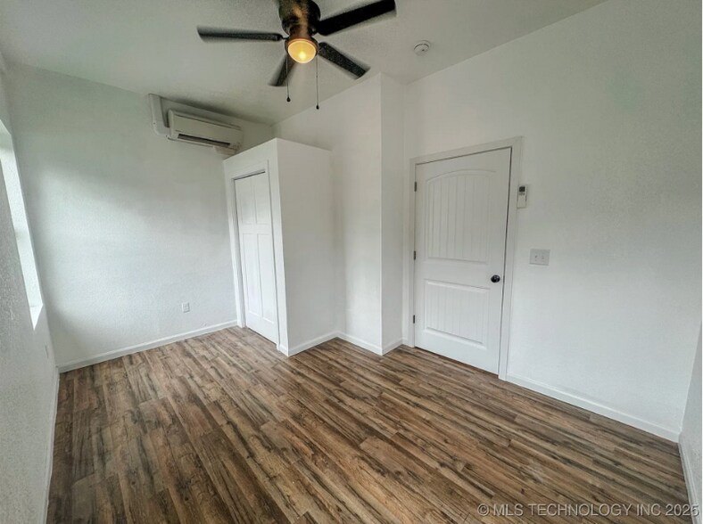 Building Photo - 918 Coy Ave