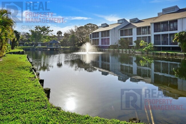 Building Photo - 251 Fenwick Dr