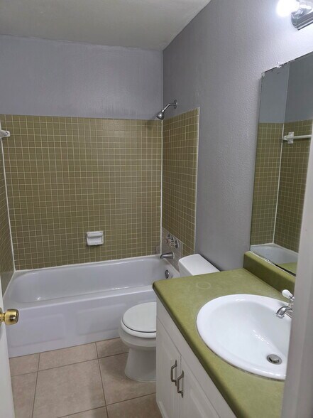 Building Photo - 9004 Tudor Dr