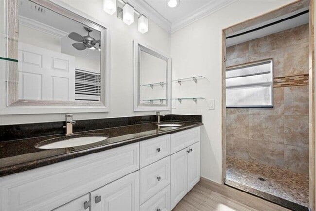 Building Photo - 12831 Shore Dr