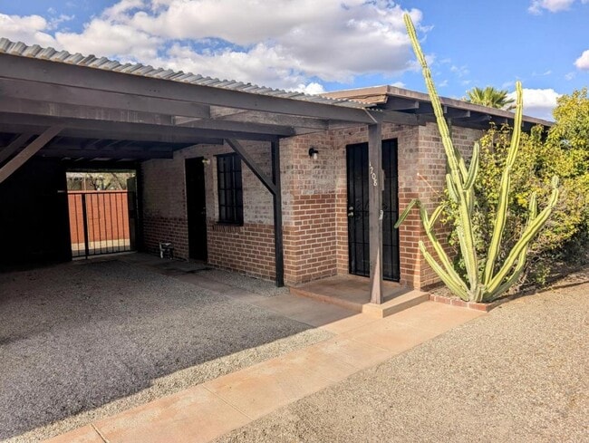 Building Photo - 1202-1208 N Howard Blvd