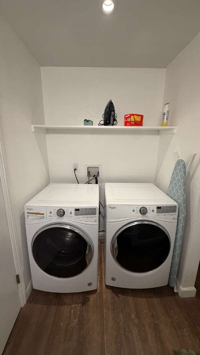 Building Photo - Fully Furnished Home for Rent
