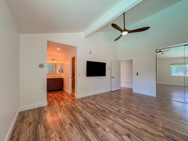 Building Photo - Stylish 4 Bedroom, 2 Bath Single-Story wit...