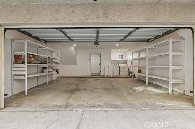 Building Photo - 552 Hahn Ave