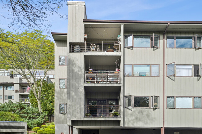 Building Photo - 51 Mount Kemble Ave